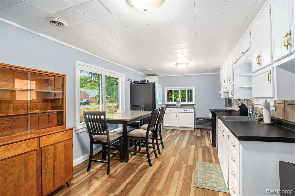 124 N Line Street, Chesaning, MI 48616 — Photo 7