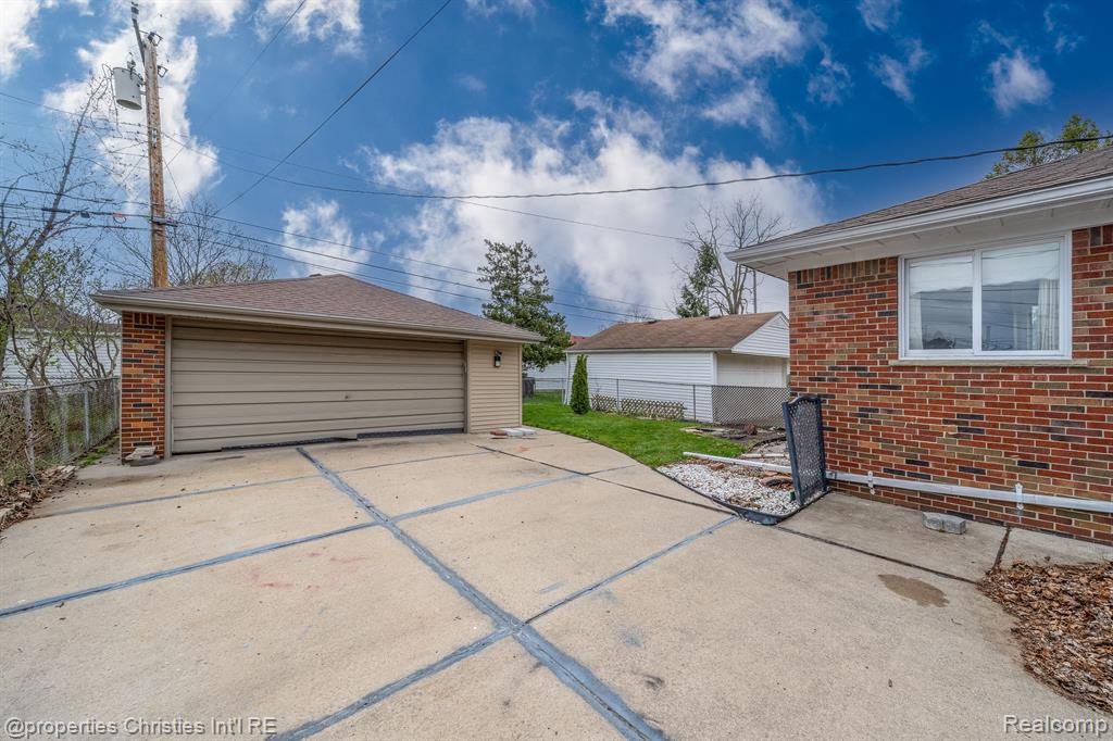 7631 ROBINSON Avenue, Allen Park, MI 48101 — Photo 25