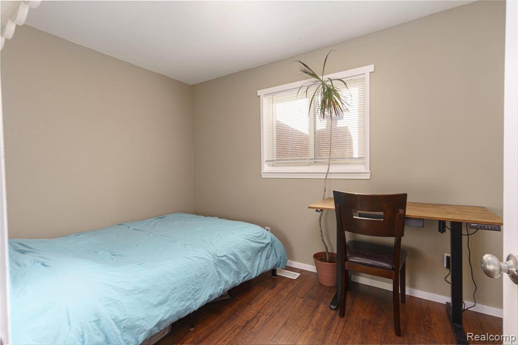 5404 SARVIS Avenue, Waterford, MI 48327 — Photo 17
