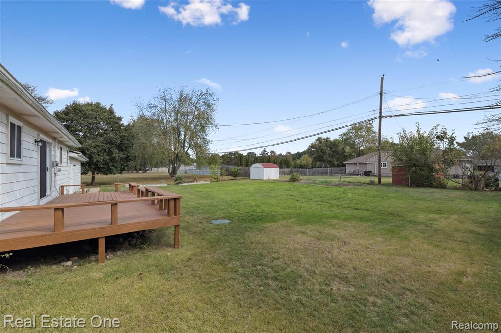 2436 Woodlawn Street, Wolverine Lake, MI 48390 — Photo 34