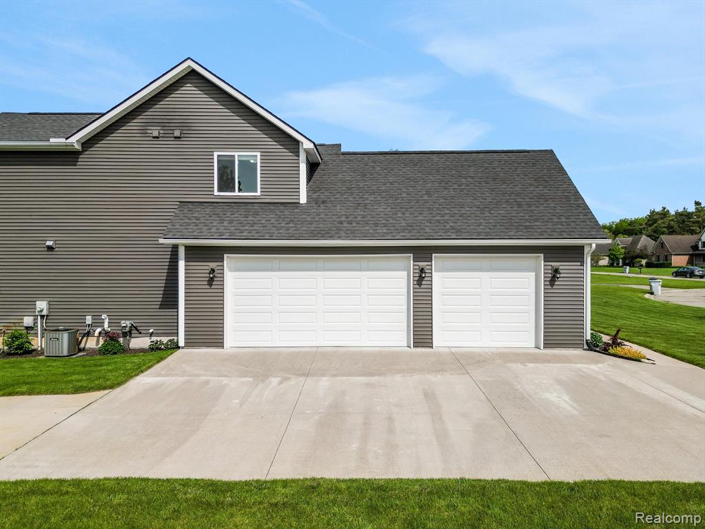 9139 LANNING Lane, Brighton, MI 48116 — Photo 32