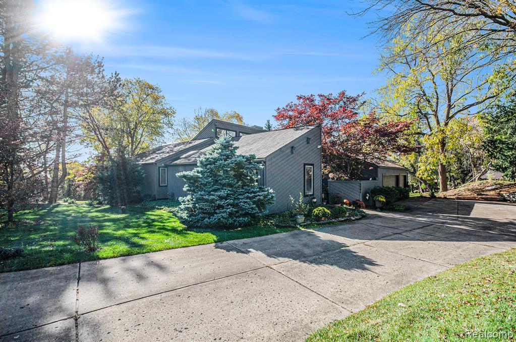 2501 Doleman Drive, West Bloomfield, MI 48324 — Photo 13