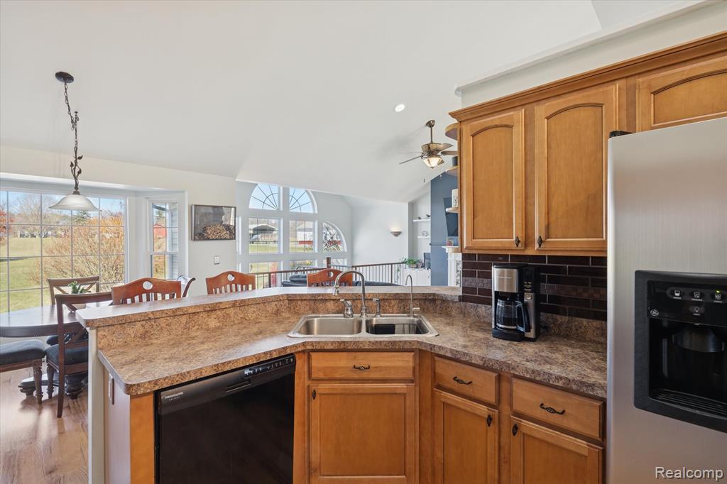 11051 Meadowview Drive, Goodrich Vlg, MI — Photo 19