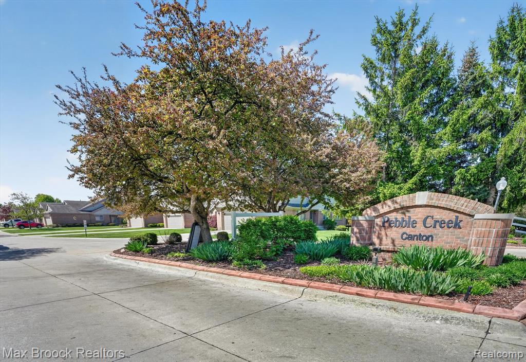 1822 Pebble Creek Drive, Canton, MI 48188 — Photo 2
