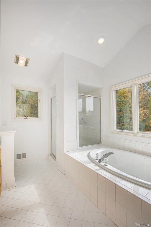 5641 Golf Pointe Drive, Clarkston, MI 48348 — Photo 25