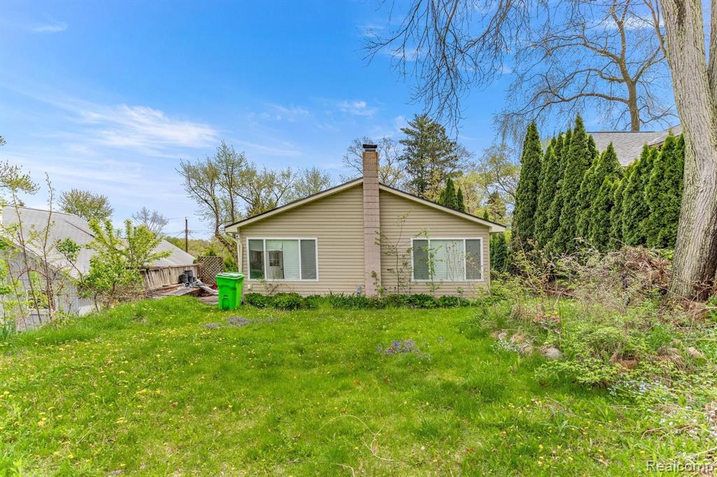 811 Elkinford Drive, White Lake, MI 48383 — Photo 24