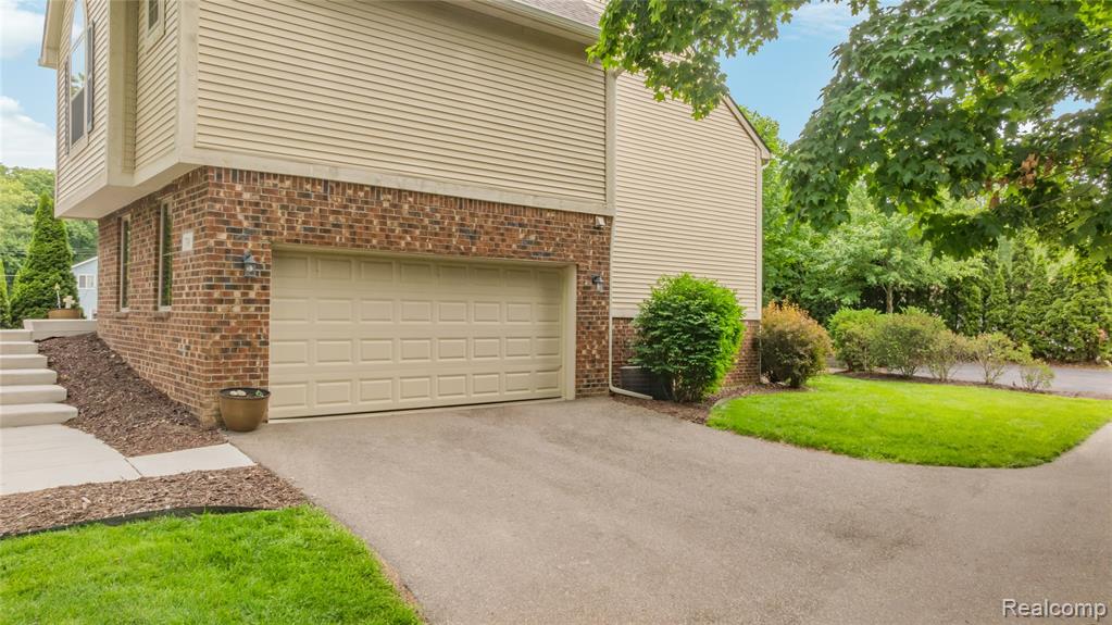 730 Leon Road, Walled Lake, MI 48390 — Photo 61
