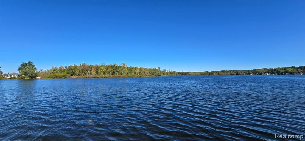 595 Pleasant Drive, Gregory, MI 48137 — Photo 2