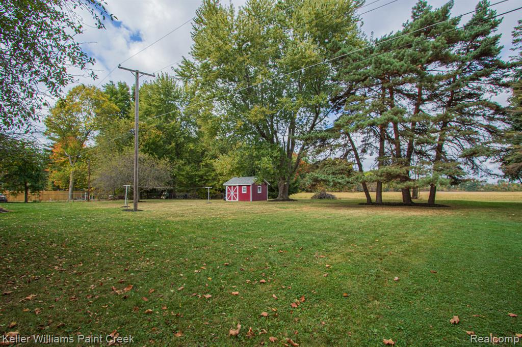 239 Almont Avenue, Almont, MI 48003 — Photo 25