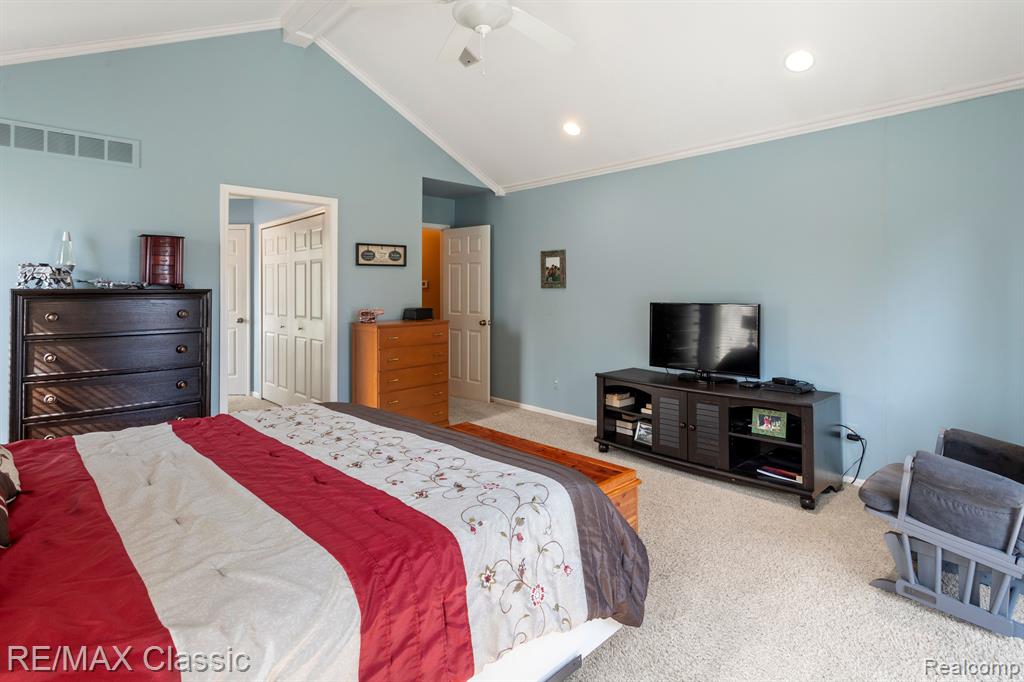 6904 GRANGER Drive, Troy, MI 48098 — Photo 32