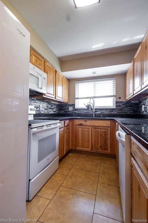 4829 WOLGAST Drive, Warren, MI 48092 — Photo 17