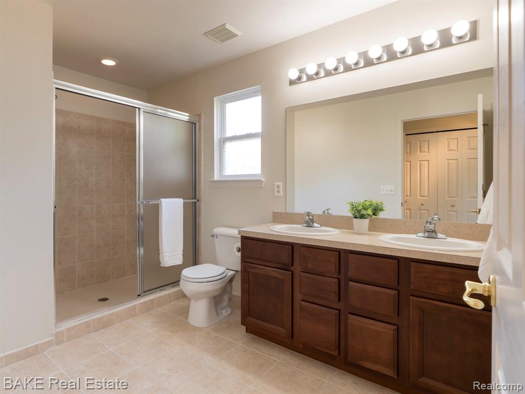 49402 N Glacier, Northville, MI 48168 — Photo 25