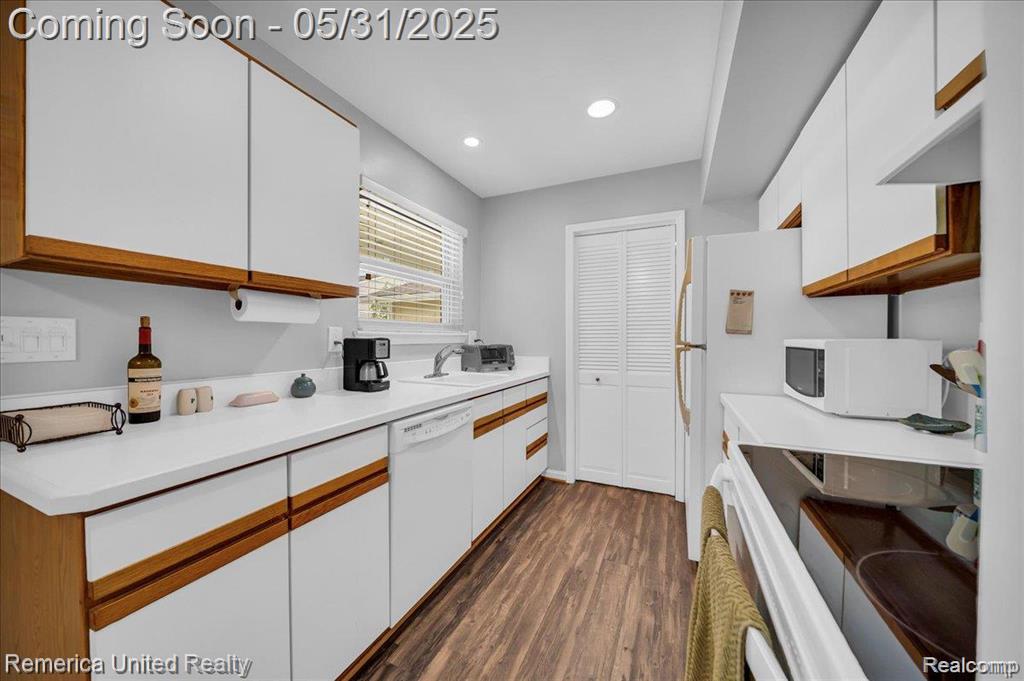 39725 Village Wood Lane, 39, Novi, MI — Photo 14