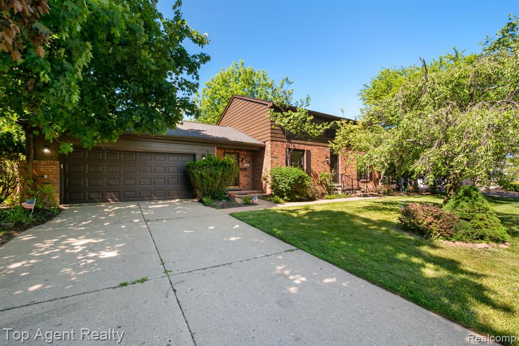 6525 Little Turkey Run, Utica, MI 48317 — front exterior