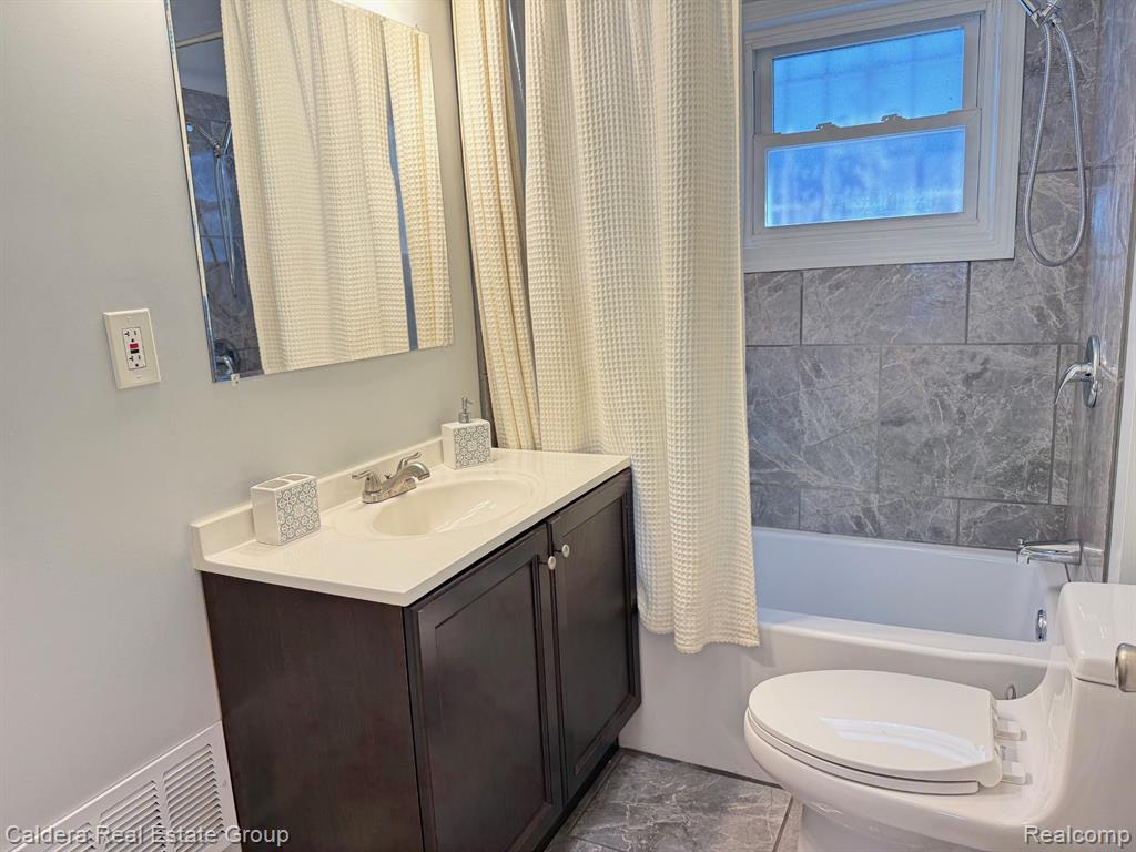 733 Black Avenue, Flint, MI 48505 — Photo 8