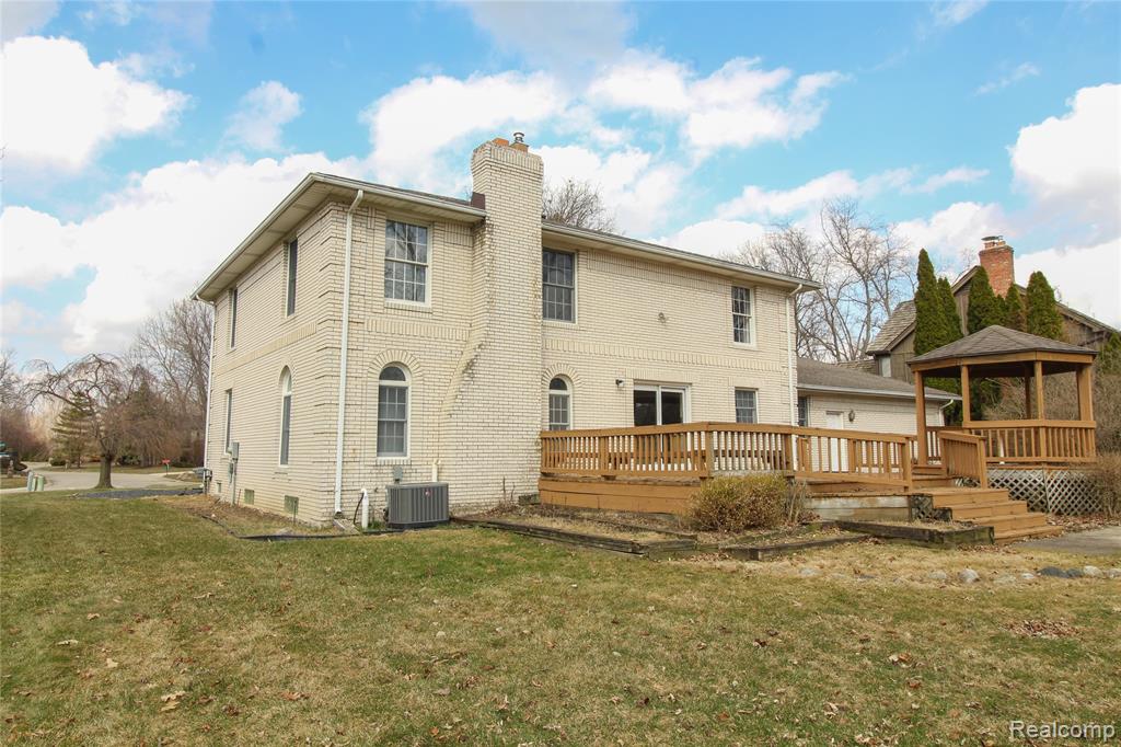 8121 Saint James Drive, Grosse Ile, MI 48138 — Photo 46