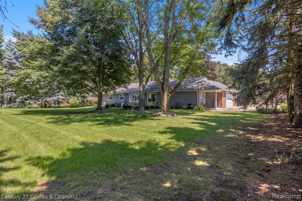 8821 NORTHAMPTON Drive, Plymouth, MI 48170 — Photo 2