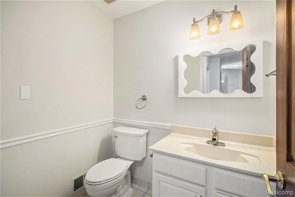 4592 GLEN EAGLES Drive, Brighton, MI 48116 — Photo 17
