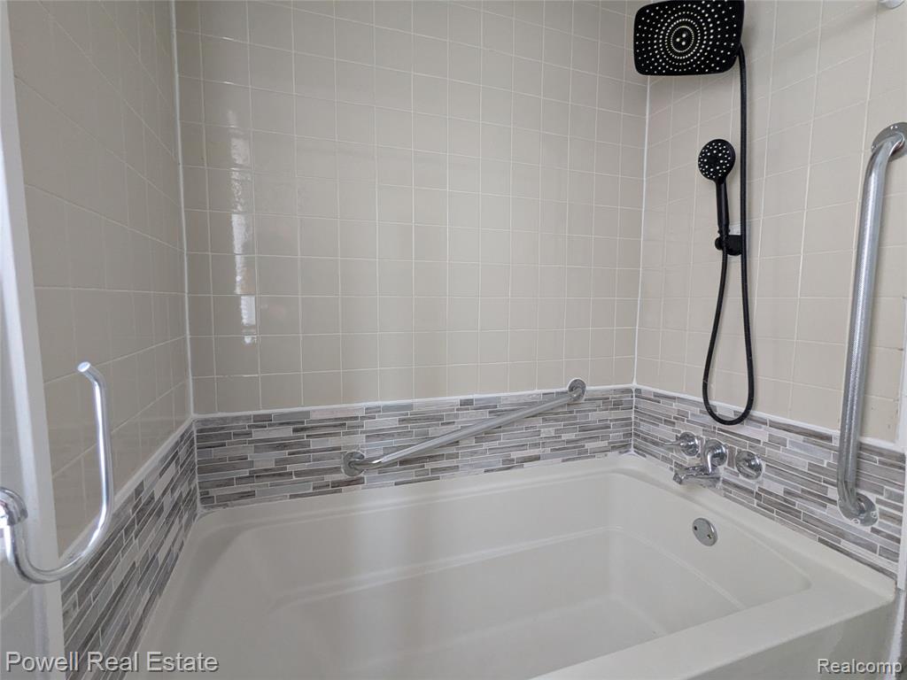 19161 Hamburg Street, Detroit, MI 48205 — Photo 7