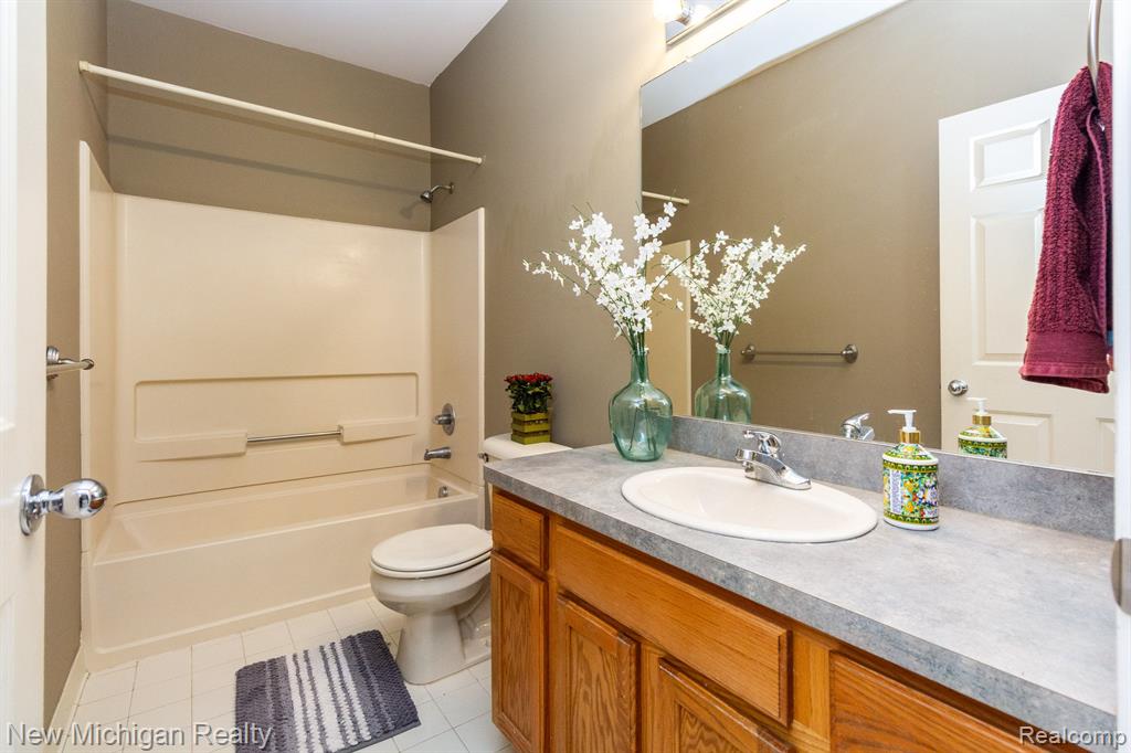 1908 CEDAR VALLEY Drive, Canton, MI 48188 — Photo 33