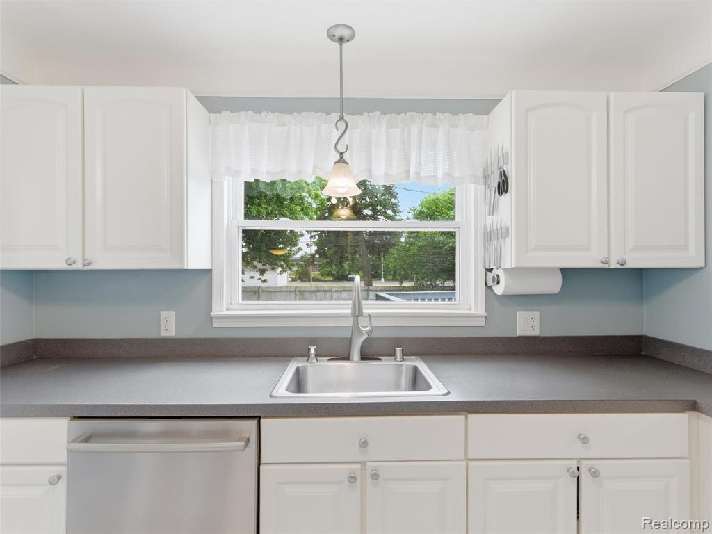 7790 Powers Court, Utica, MI 48317 — Photo 18