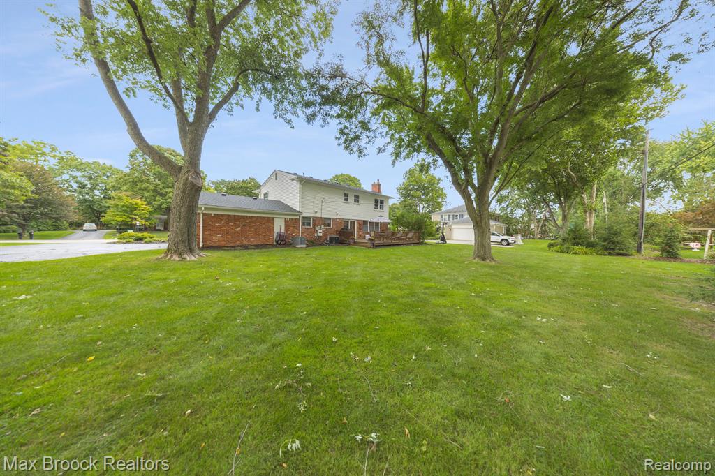 5562 PEBBLESHIRE Road, Bloomfield Hills, MI 48301 — Photo 52