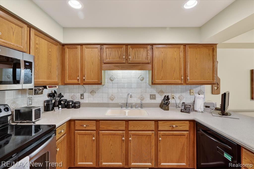 4369 Kimberly Lane, Waterford, MI 48329 — Photo 10