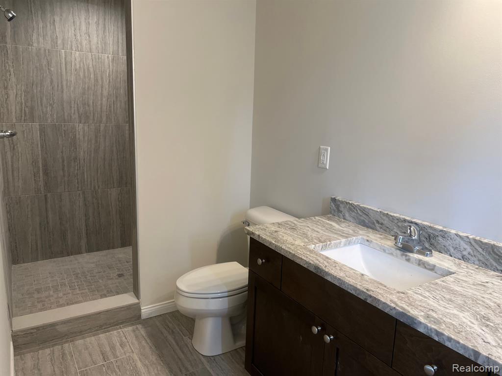 4226 SECLUDED PINES DR, Sterling Heights, MI 48314 — Photo 15