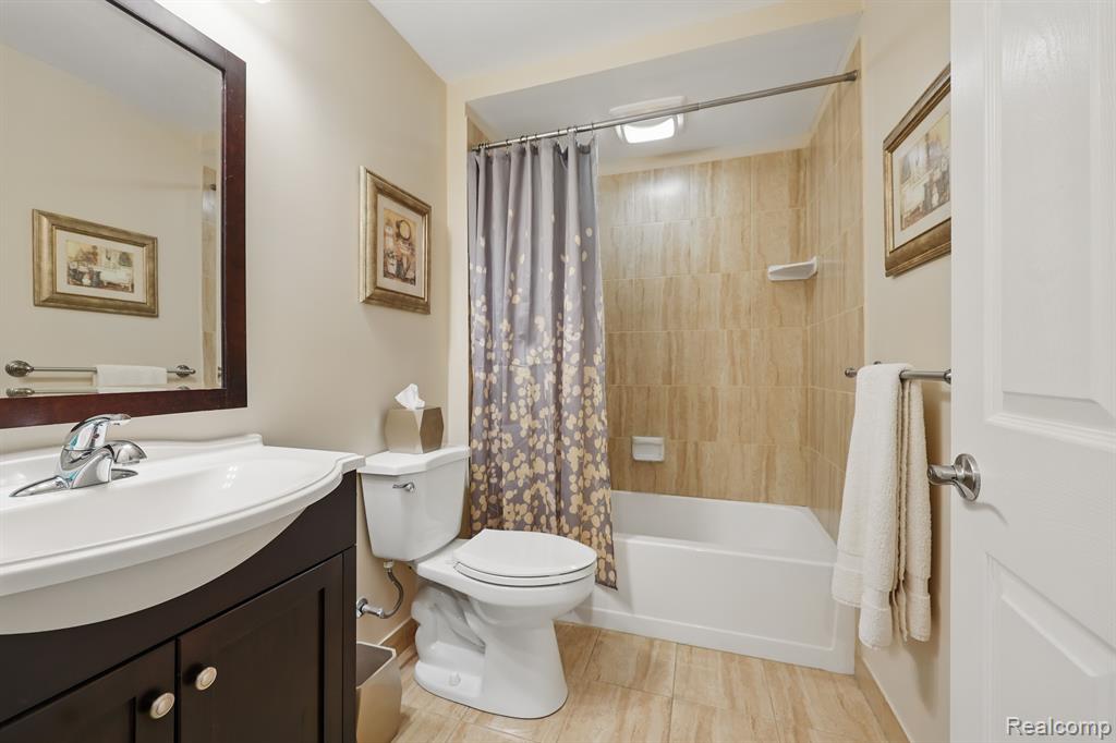 44586 BROADMOOR Circle N, Northville, MI 48168 — Photo 29
