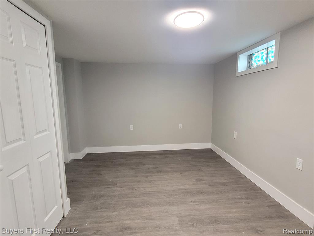 8710 Albany Street, Oak Park, MI 48237 — Photo 17