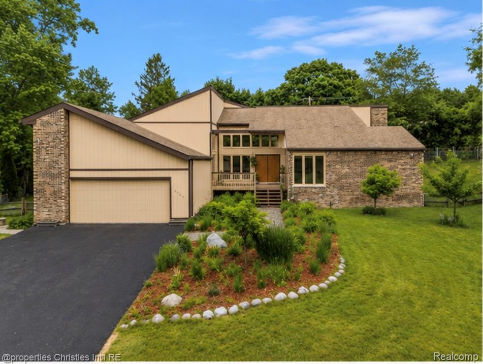 4566 Walden Drive, Bloomfield Hills, MI 48301 — front exterior