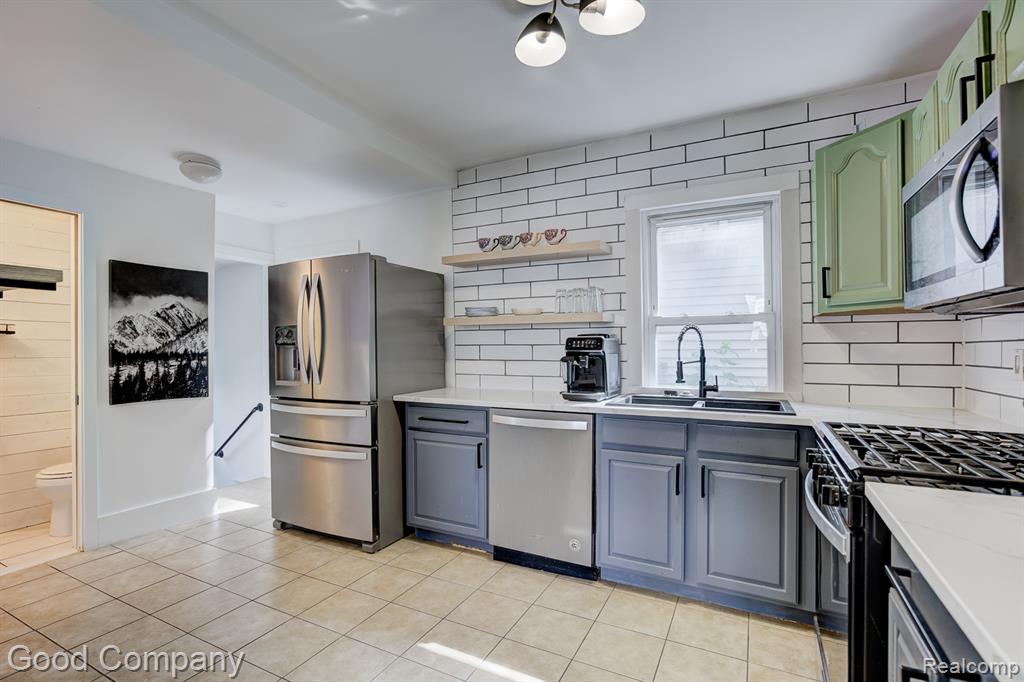 573 E Oakridge Street, Ferndale, MI 48220 — Photo 10