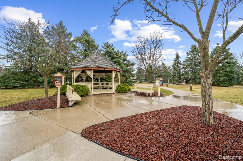 42565 Lilley Pointe Drive, Canton, MI 48187 — Photo 23