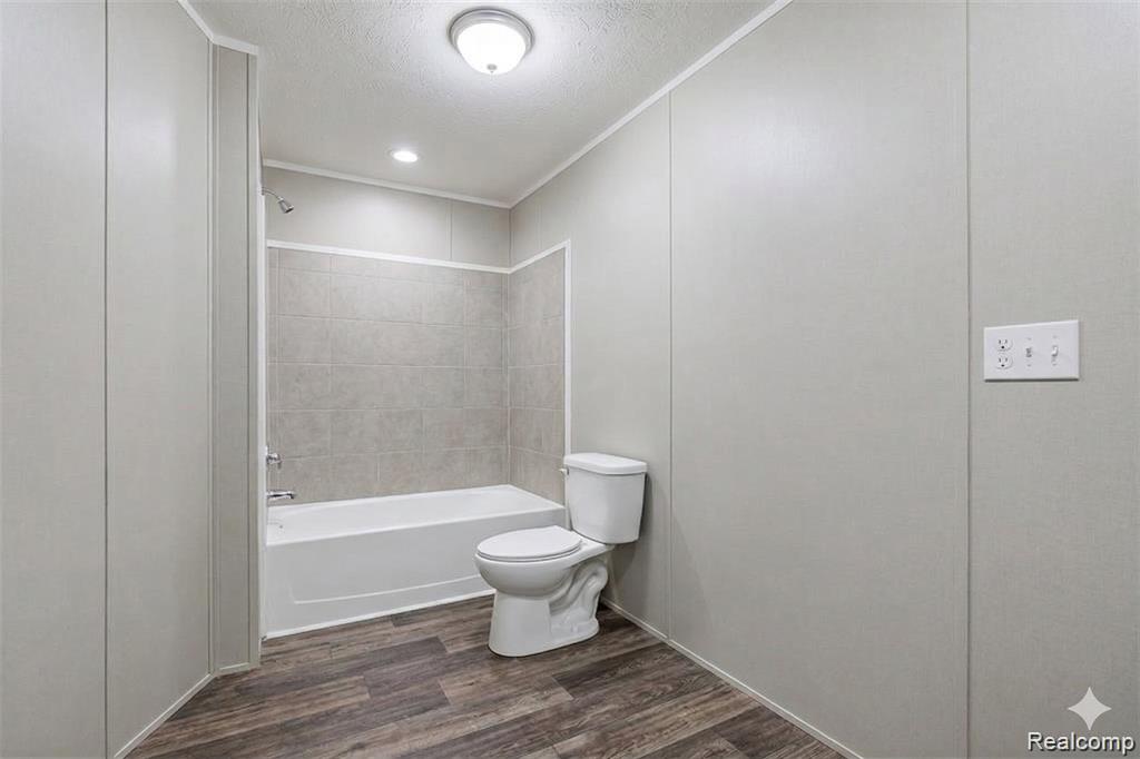 49611 Au Lac Dr E, Chesterfield, MI — Photo 10