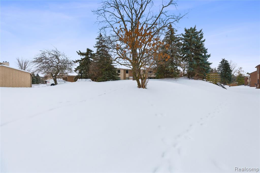 6700 Ridgefield Circle, 201, West Bloomfield, MI — Photo 24