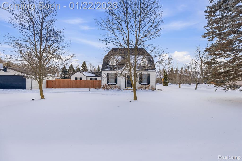 6740 Barabeau Drive, Troy, MI 48085 — Photo 2