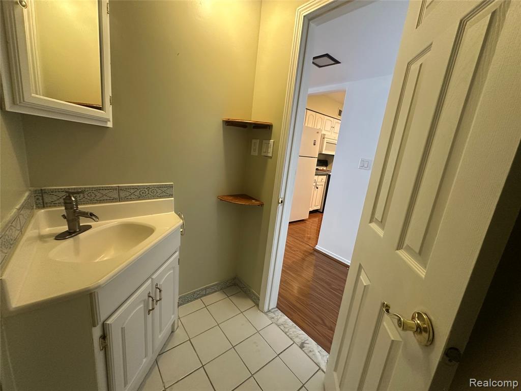 509 E University Drive, Rochester, MI 48307 — Photo 17