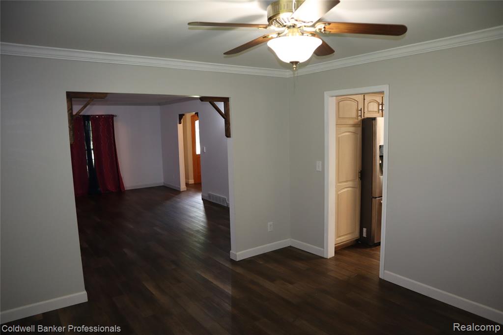 5435 S Sycamore Drive, Burton, MI 48509 — Photo 9