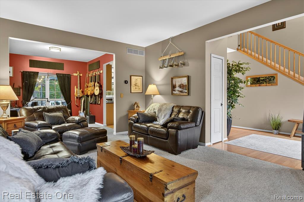 1972 Woodridge Court, Highland, MI — Photo 9