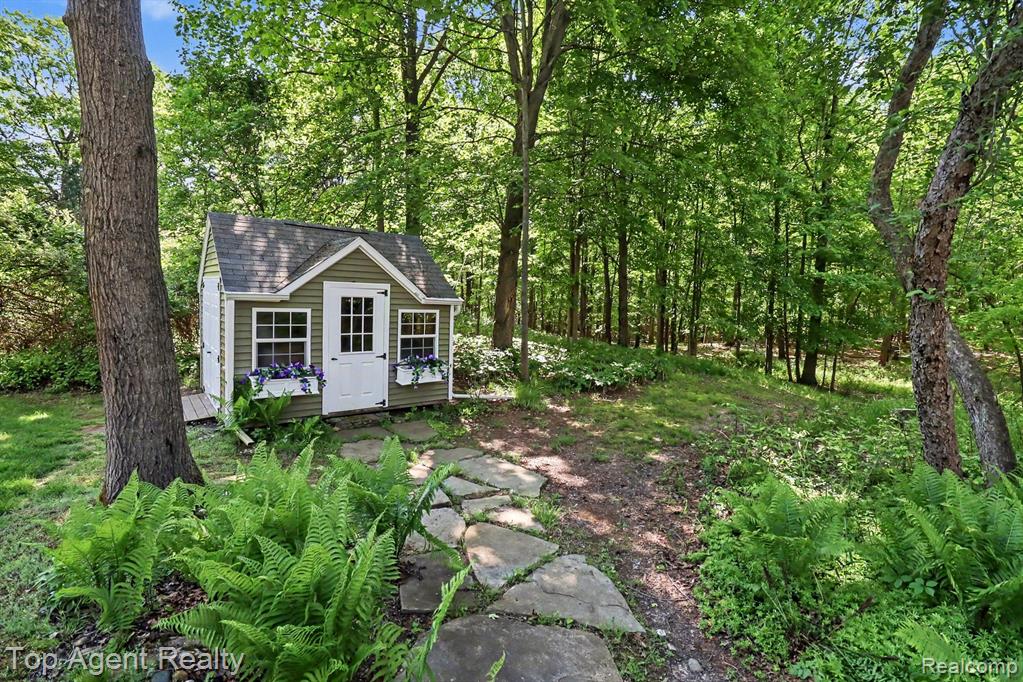 2411 Farmbrook Trail, Oxford, MI 48370 — Photo 28