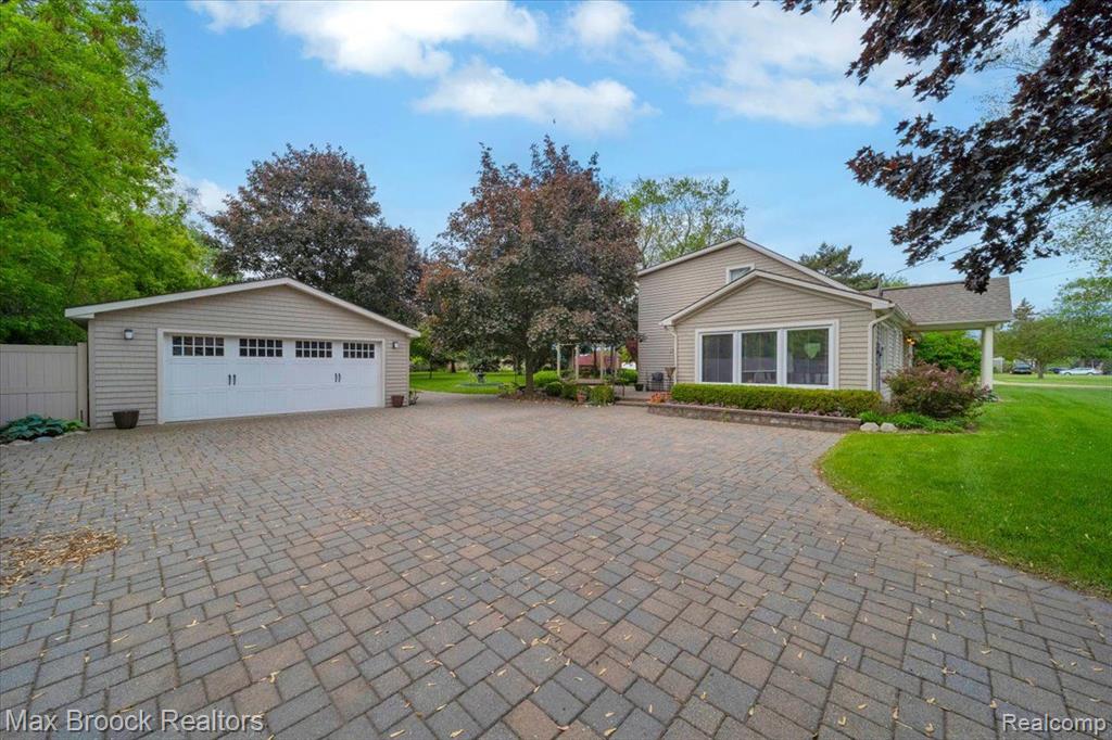 710 HARTLAND Drive, Troy, MI 48083 — Photo 26