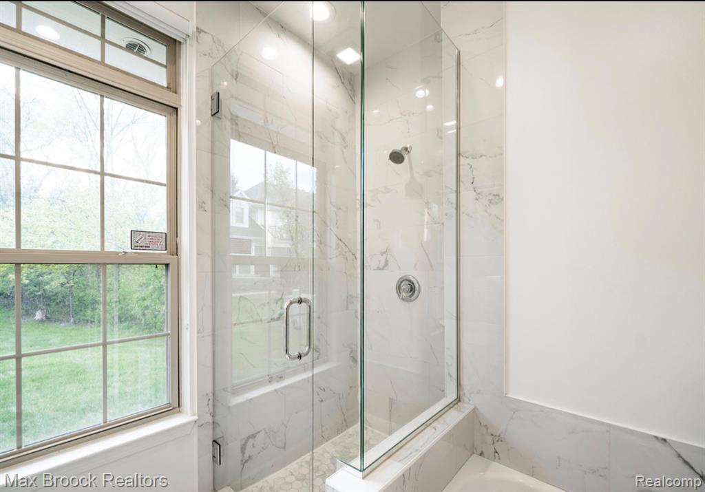 4344 Gateway Circle, West Bloomfield, MI — Photo 20