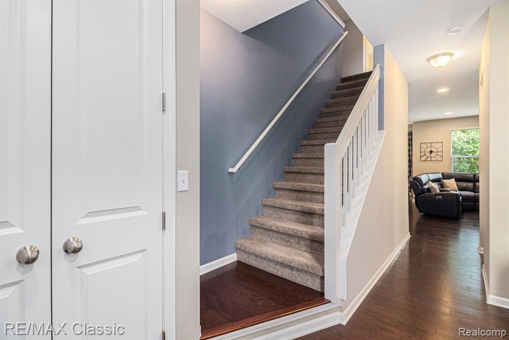 28462 COTTAGE Lane, New Hudson, MI 48165 — Photo 2
