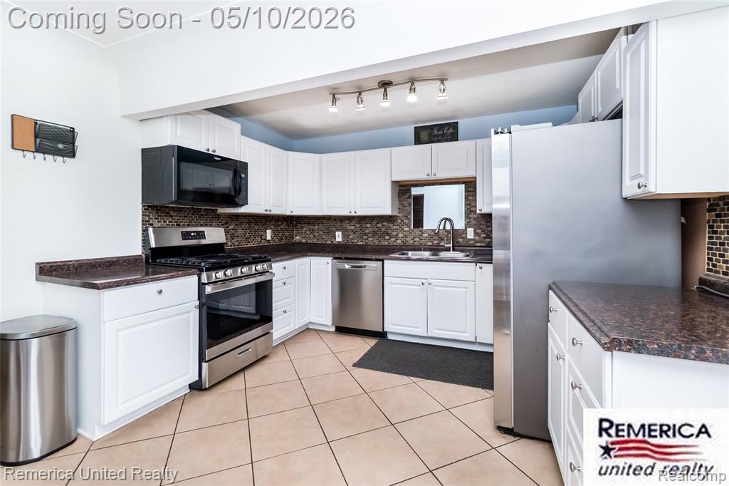 21514 Wheeler Street, Farmington, MI 48336 — Photo 15