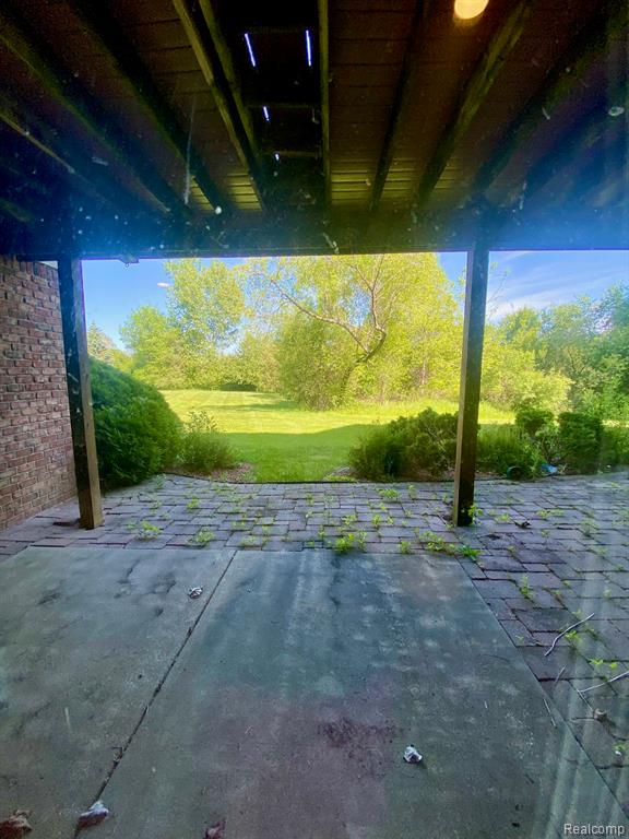 8095 Woodstone Court, Grand Blanc, MI 48439 — Photo 30