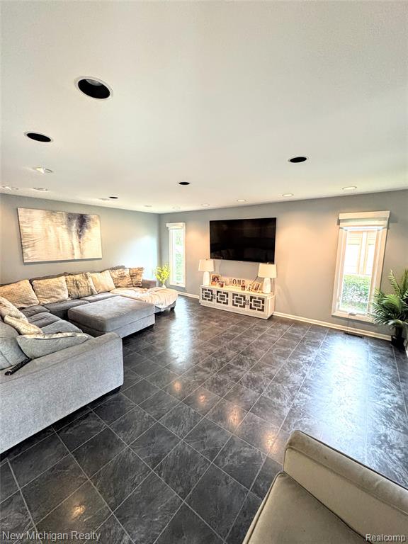 704 Wilkshire Court, Grand Blanc, MI 48439 — Photo 14