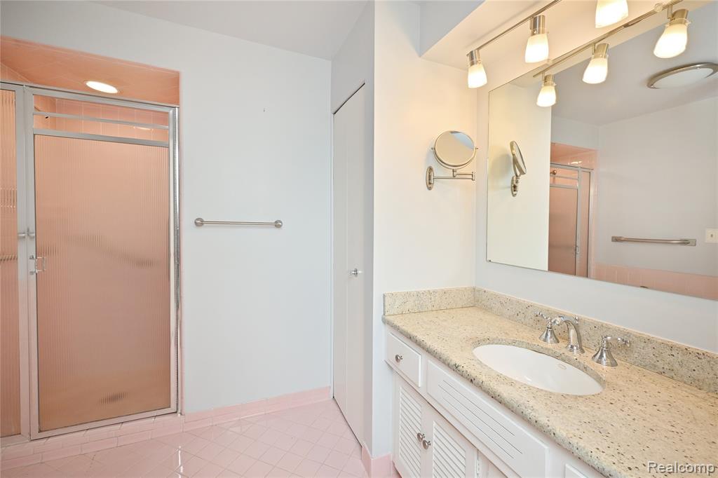 4043 W Maple, D 101, Bloomfield Hills, MI 48301 — Photo 24