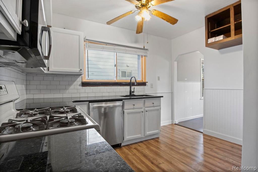 7027 HUDSON Avenue, Warren, MI 48091 — Photo 9