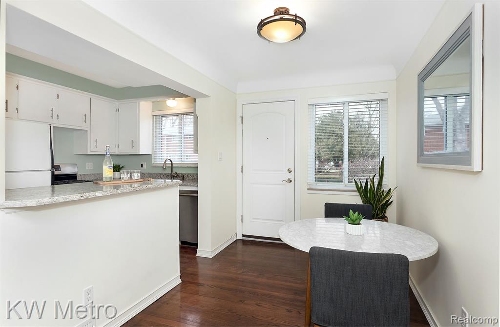 500 W HOUSTONIA Avenue, Royal Oak, MI 48073 — Photo 8