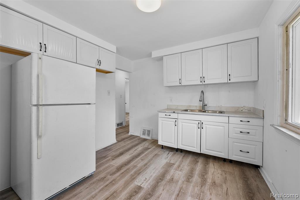 8600 Heyden Street, Detroit, MI 48228 — Photo 9